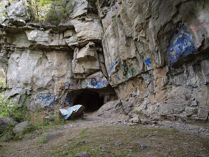 Devil's Hole Cave entrance